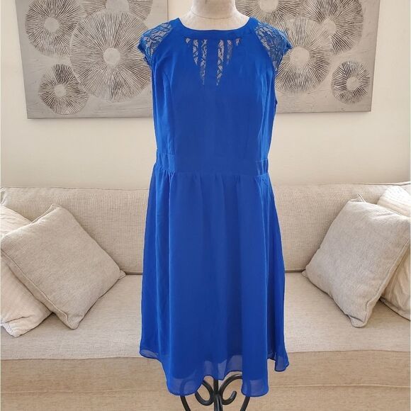 City Chic Lace Inset Fit & Flare Dress Sz XS/14 - Picture 2 of 12